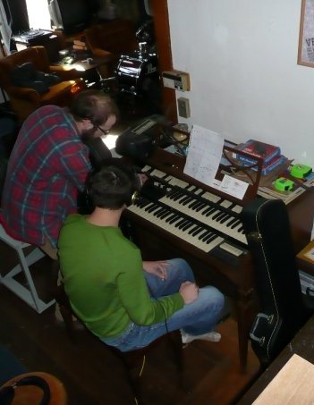 krohn shows some deets on the organ to Chris
